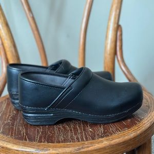 Dansko XP Womens Shoes Size 38 EU Professional Stapled Nurse Clogs Black Leather